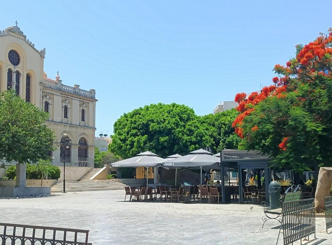 Philedomus In The Centre Of No26 * Heraklion (Crete)