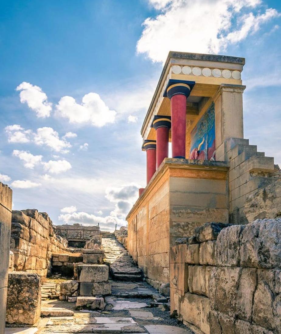 Philedomus In The Centre Of No26 Heraklion (Crete)